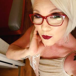 Meet your Posher, Becky